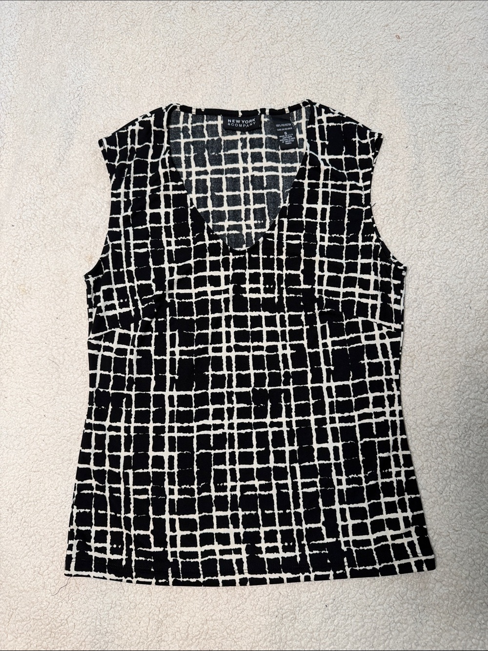 New York & Company Block V-Neck Top S